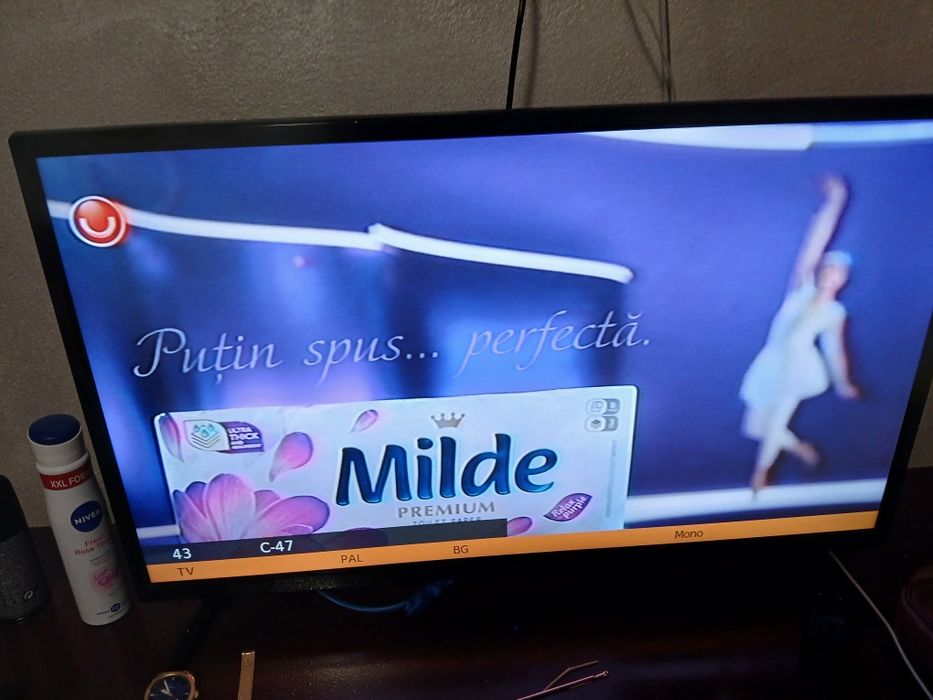 Vând TV Led  80 CM nemțesc marca SCHNEIDER în perfectă stare tehnic și estetic, nota 10 din 10  cu telecomandă originală.