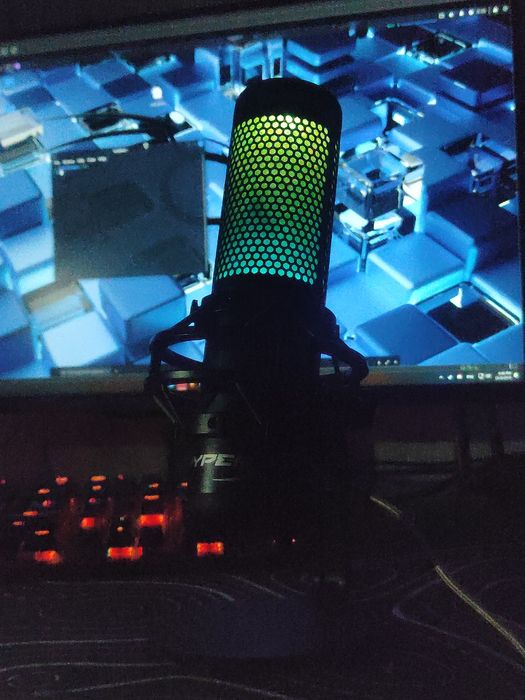 Микрофон HyperX Quadcast S
