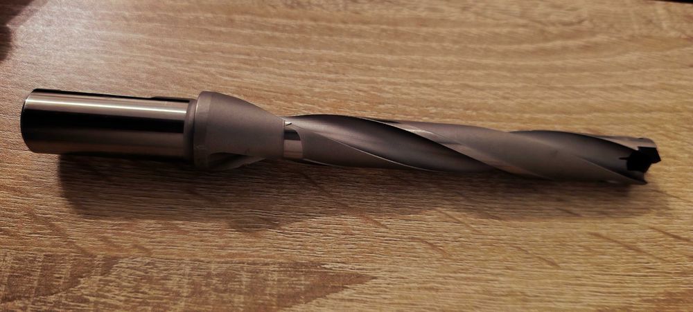 Свредло Гюринг със сменяема пластина Ø17 – 7×D (дълбоко пробиване)