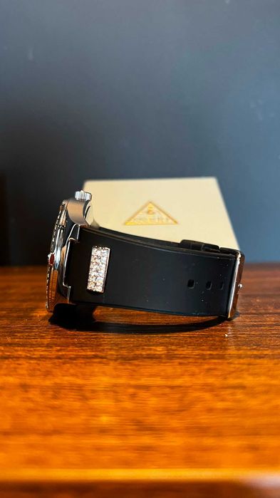 Ceas GUESS multi-functional, cristale