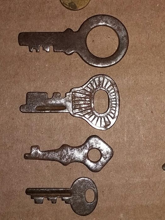 Ключове от стари мотоциклети, автомобили и др.