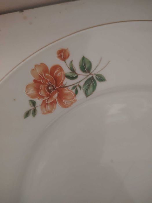 Порцеланови чинии/плата