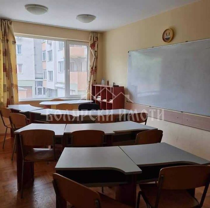 Търговски обект в Широк Център