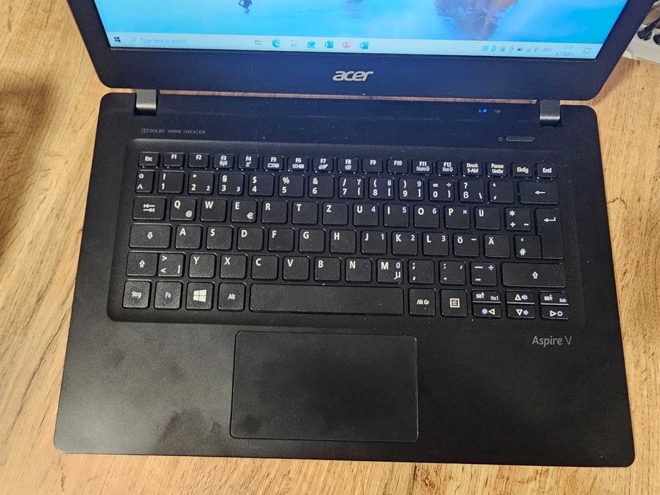 Компактен лаптоп Acer Aspire V3-371 (13.3") intel i3 4005U | 8GB RAM | 1TB HDD | 5ч. батерия + зарядно