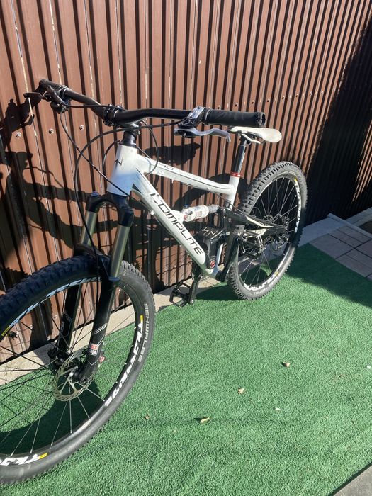 Bicicleta full suspension