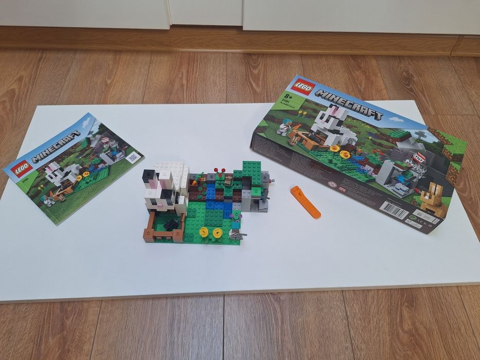LEGO Minecraft 21181 - Ferma de iepuri/ The Rabbit Ranch - complet