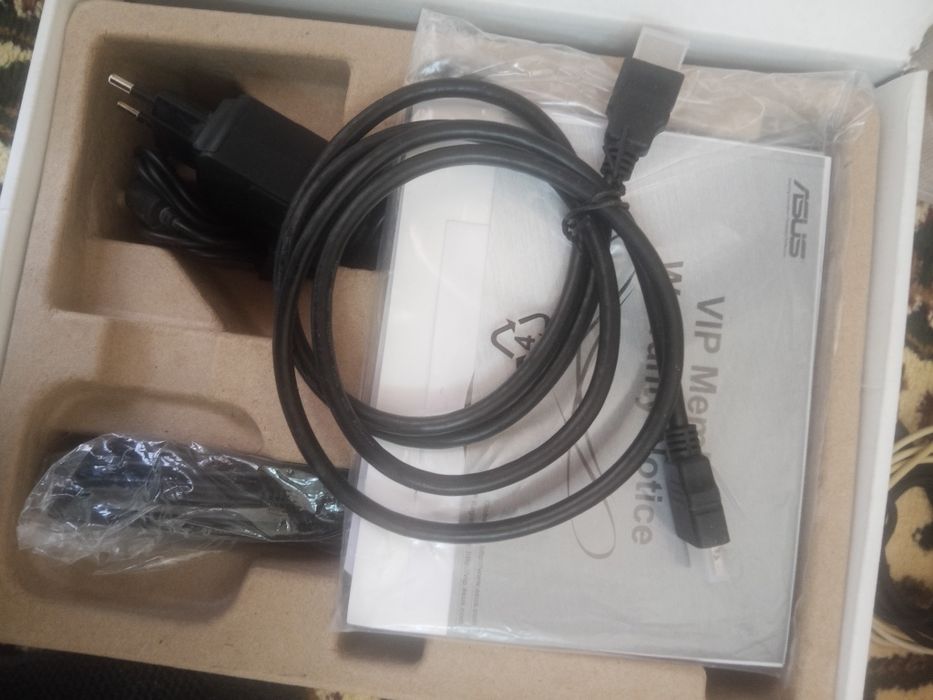 Wi-Fi роутер состояние идеальное в комплекте всё есть