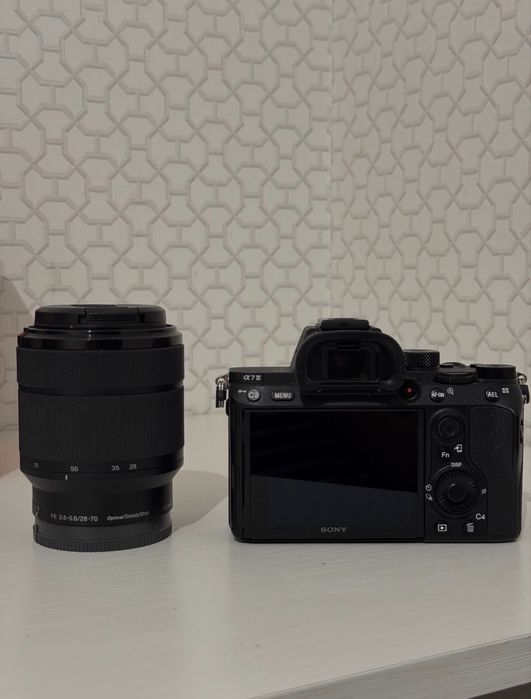 Sony a7 iii + комплект срочно продам