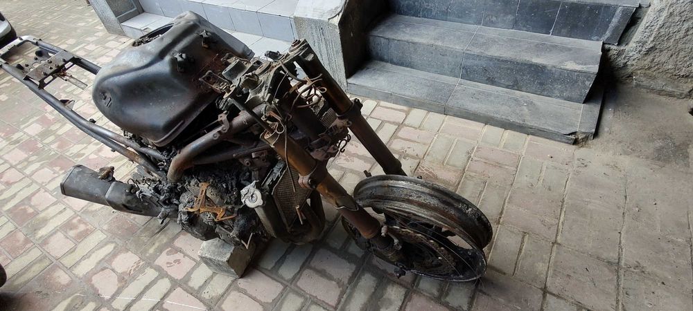 Kawasaki Z900, 2024, si Z900 2022 daune de Incendiu pt. piese sau..