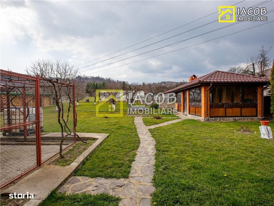 Casa, anexe, 3762 mp teren, 25000 mp padure, Comanesti, jud. Bacau