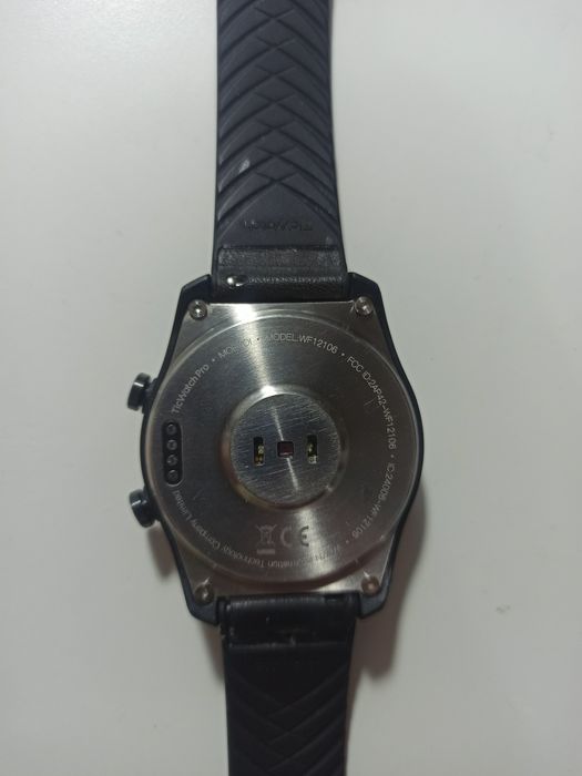 Смарт-часы TicWatch Pro