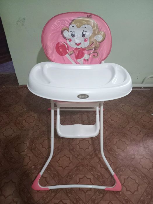 Стульчик для кормления в хорошем состояние