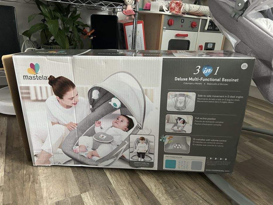 Vând balansoar / leagăn electric Mastela 3 în 1 pentru bebeluși, în stare foarte bună, curat și complet funcțional.