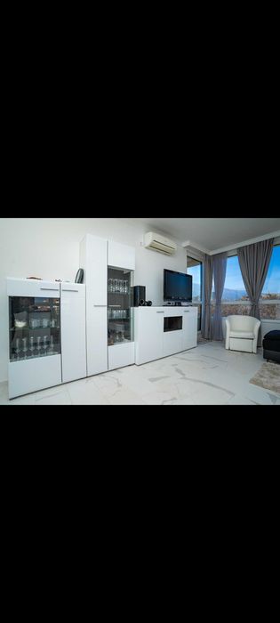 2 Секции и 1 Комод за хол с освтление