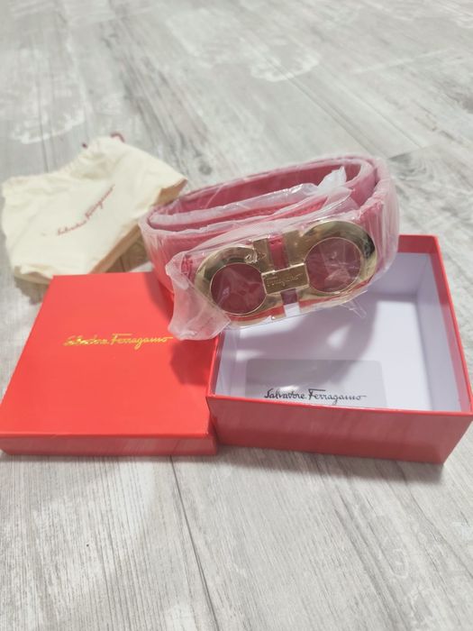 Curea Ferragamo Rosie