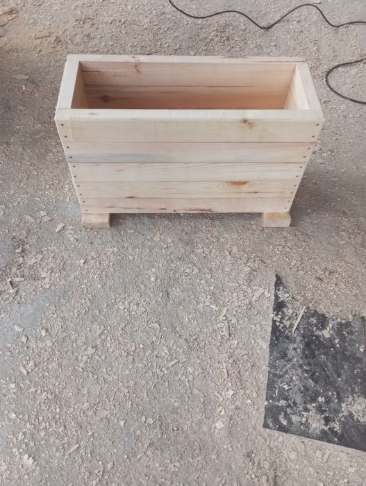 Дървени кашпи за цветя