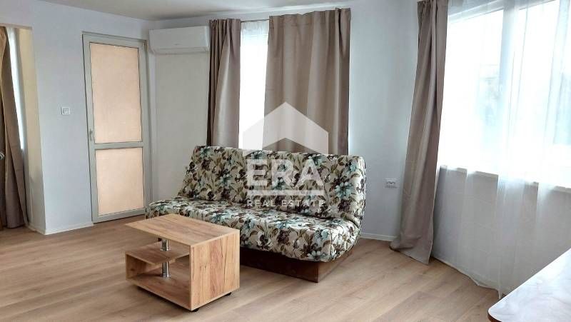 Дава се под наем Тристаен апартамент в Варна, Колхозен пазар - 70 кв.м за 500 € - Снимка #1