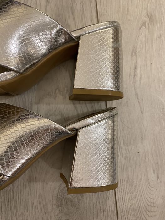 Дамски чехли в сребристо H&M