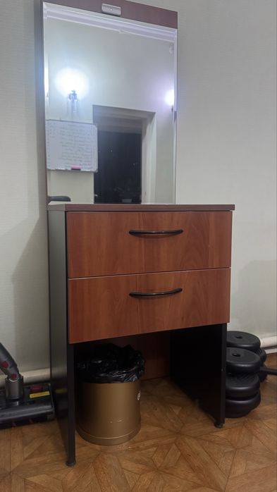 Мебель. Шкаф. Трюмо