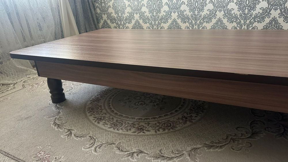 Стол для госттей