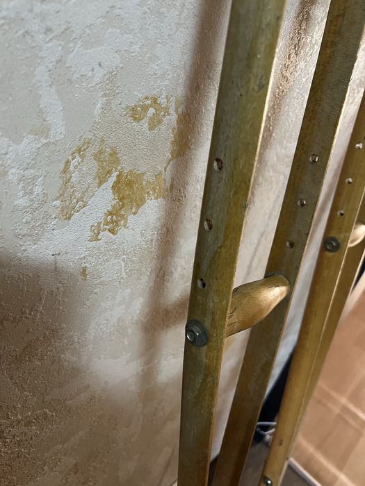 Костыли б. У  дерево