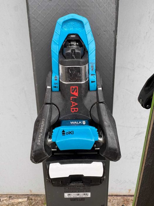 Ски с панти и колани