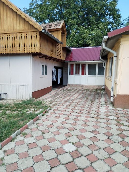 Casă cu 4 camere în Comănești (Bacău)