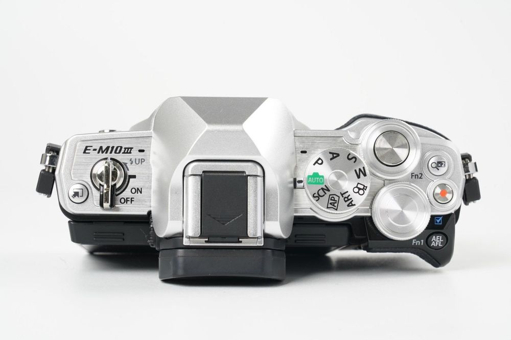 Aparat foto mirrorless Olympus OM-D E-M10 Mark III – 16.1MP