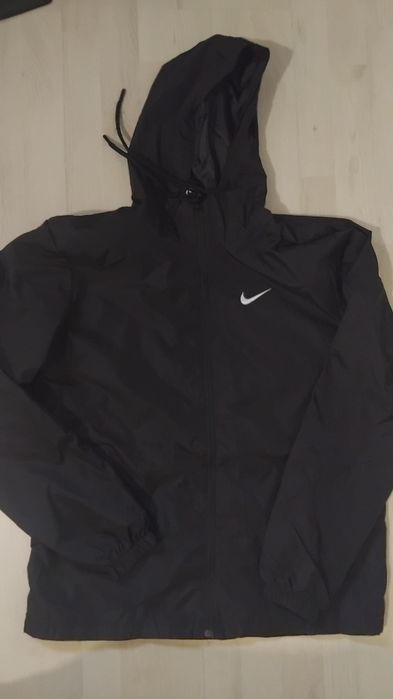 Geaca Nike și Adidas.