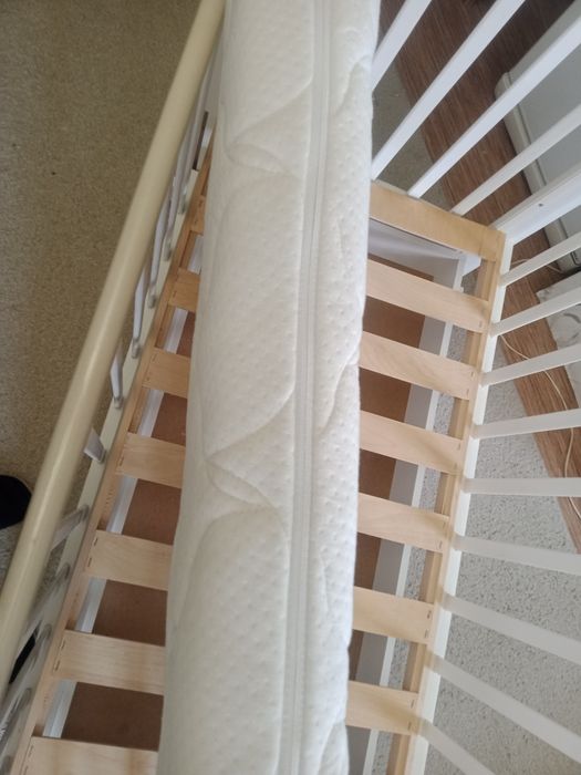 Детская деревянная кроватка