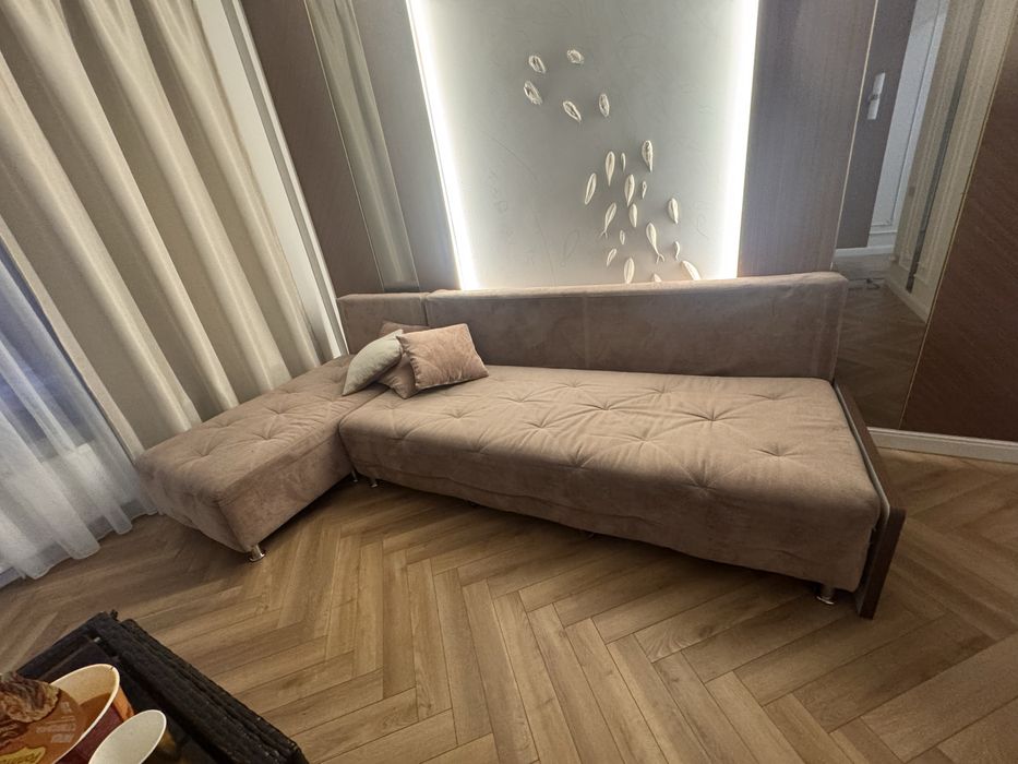 Продам диван большой угловой