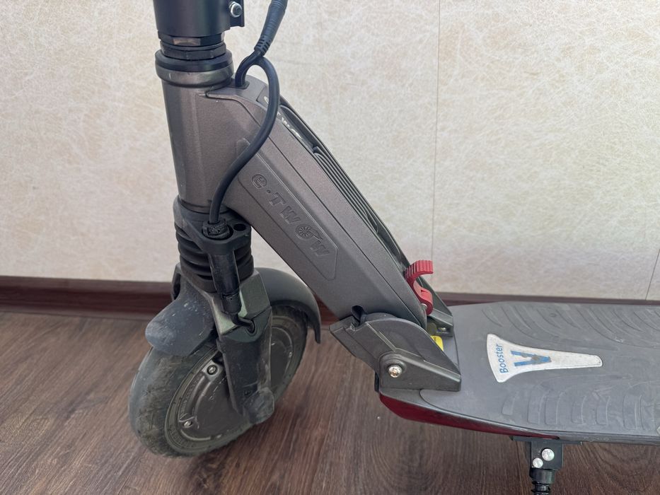 Самокат E-TWOW V Booster