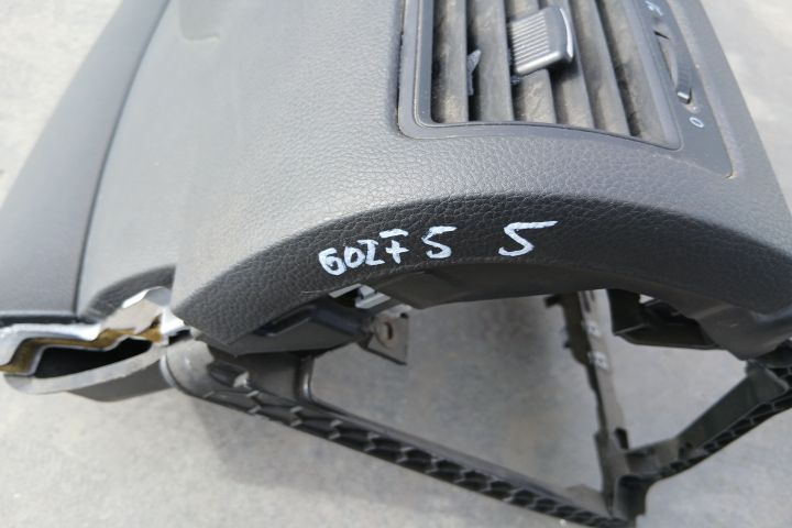 Plansa bord + centuri 1K1857181A 1K4857706AA 1K4857705S 1K1857181A 1K