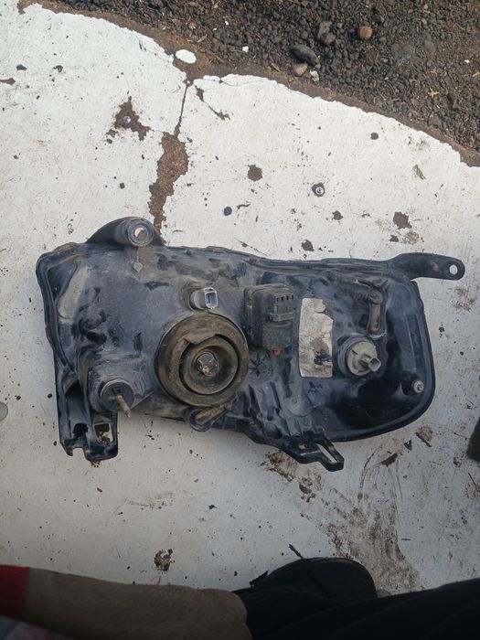 Фара Мазда Трибут в отличном состоянии