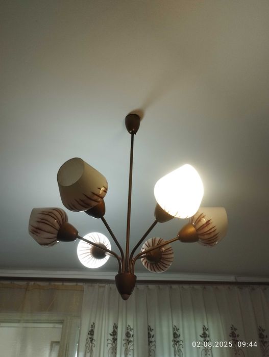 Продаются люстры