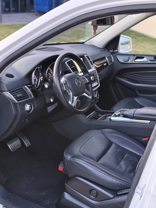 Mercedes ML 350 CDI/AMG/Pano/Distronic/SoftClose/H&K/Camere360/TOP