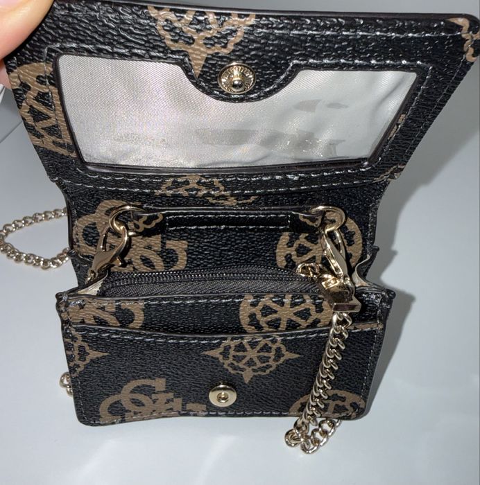 Дамски чанти Guess