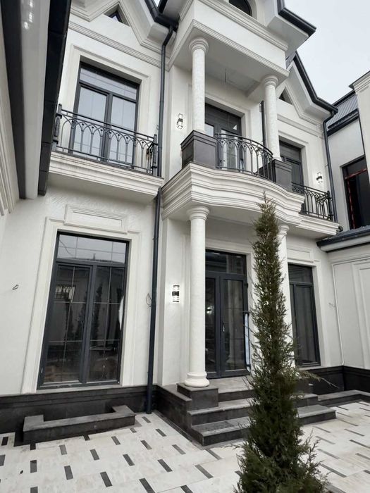 Мошина бозор, Сергели Бобур махаллада зор ховли сотувда