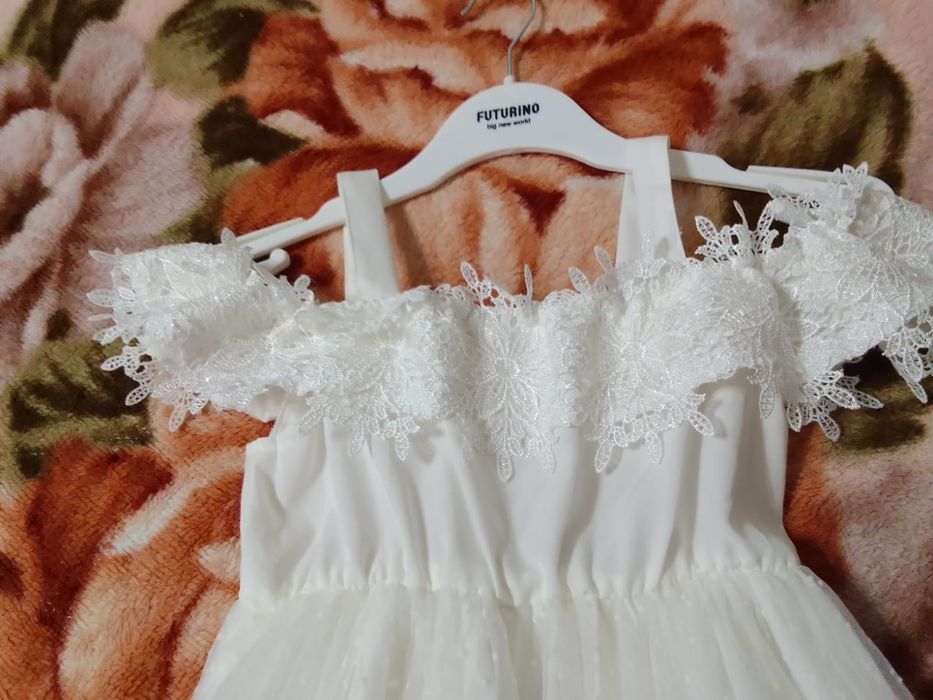 Продам платье 2-4г