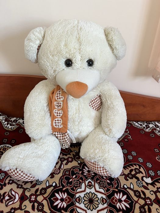 Голям плюшен мечок