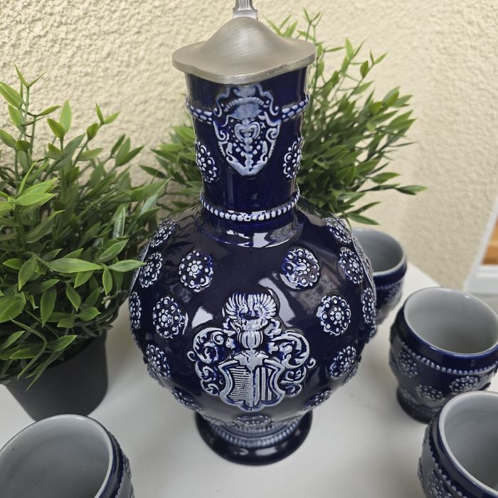 Немски комплект за вино от керамична кана с капак и чаши, произведени