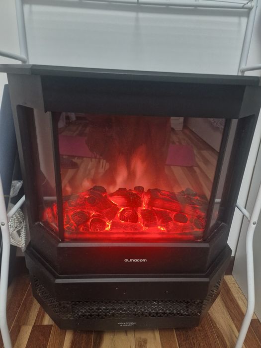 Стол новый бежевый