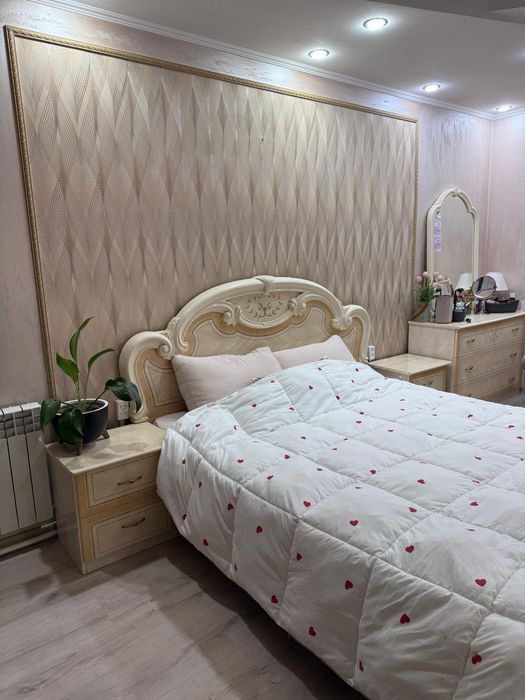 Продам спальный гарнитур