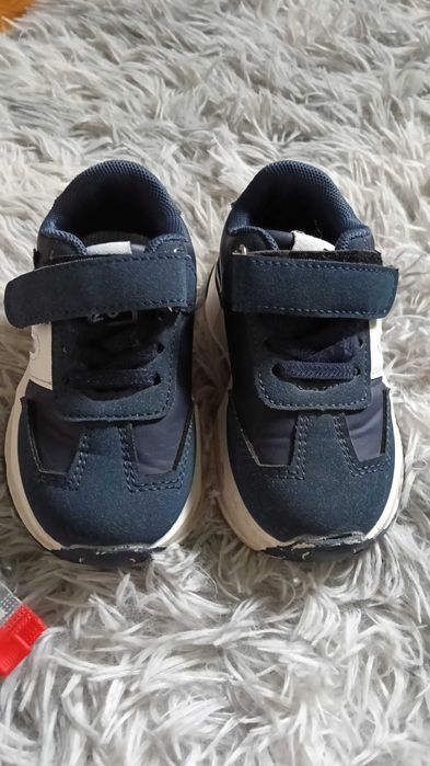 Детские кроссовки