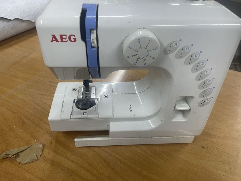 Masina de cusut AEG