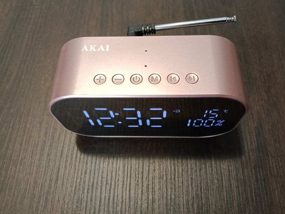 Radio digital -ceas Akai