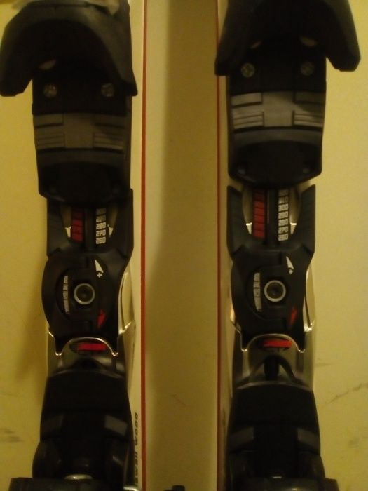 Ски Nordica 1, договаряне