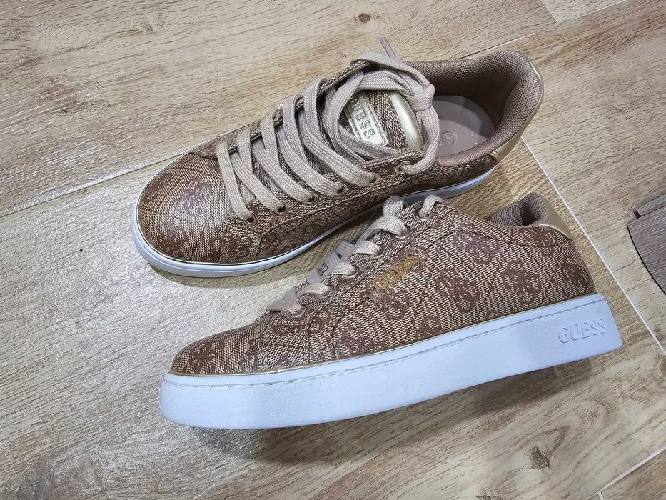 Дамски кецове Guess