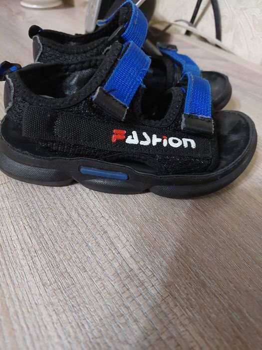 Сандалики в отличном состоянии.