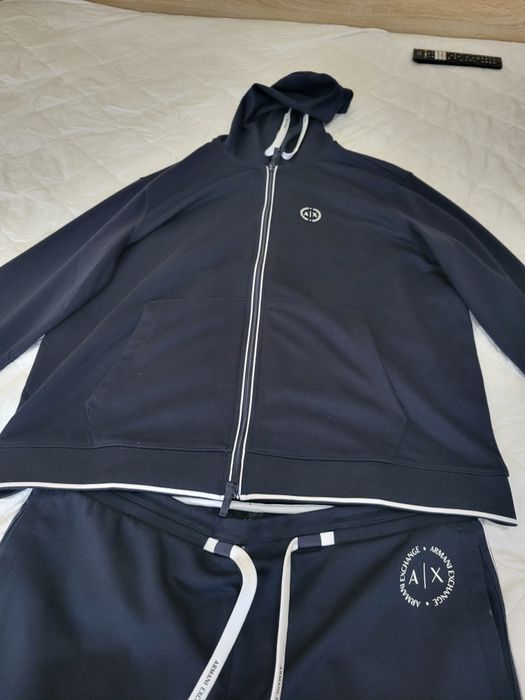 Продавам оригинален  екип Armani exchange